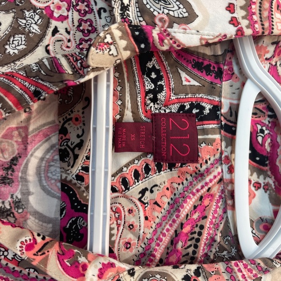 2/$15 🌱 212 Button down top - Picture 4 of 4